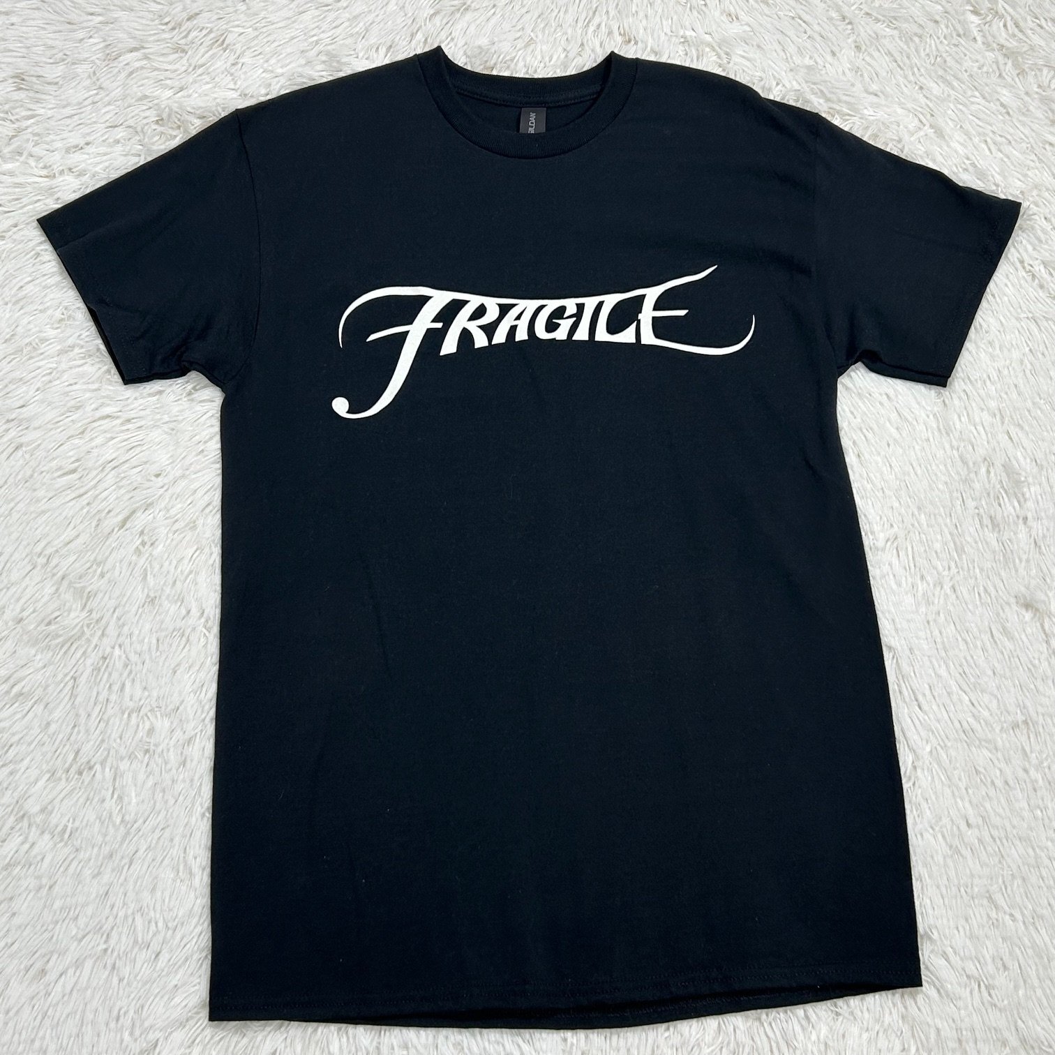 FRAGILE オリジナルロゴ 胸プリント S/S tee color:[black] size:[M]※サイズ感は日本国内メーカーの商品よりもやや大きめです