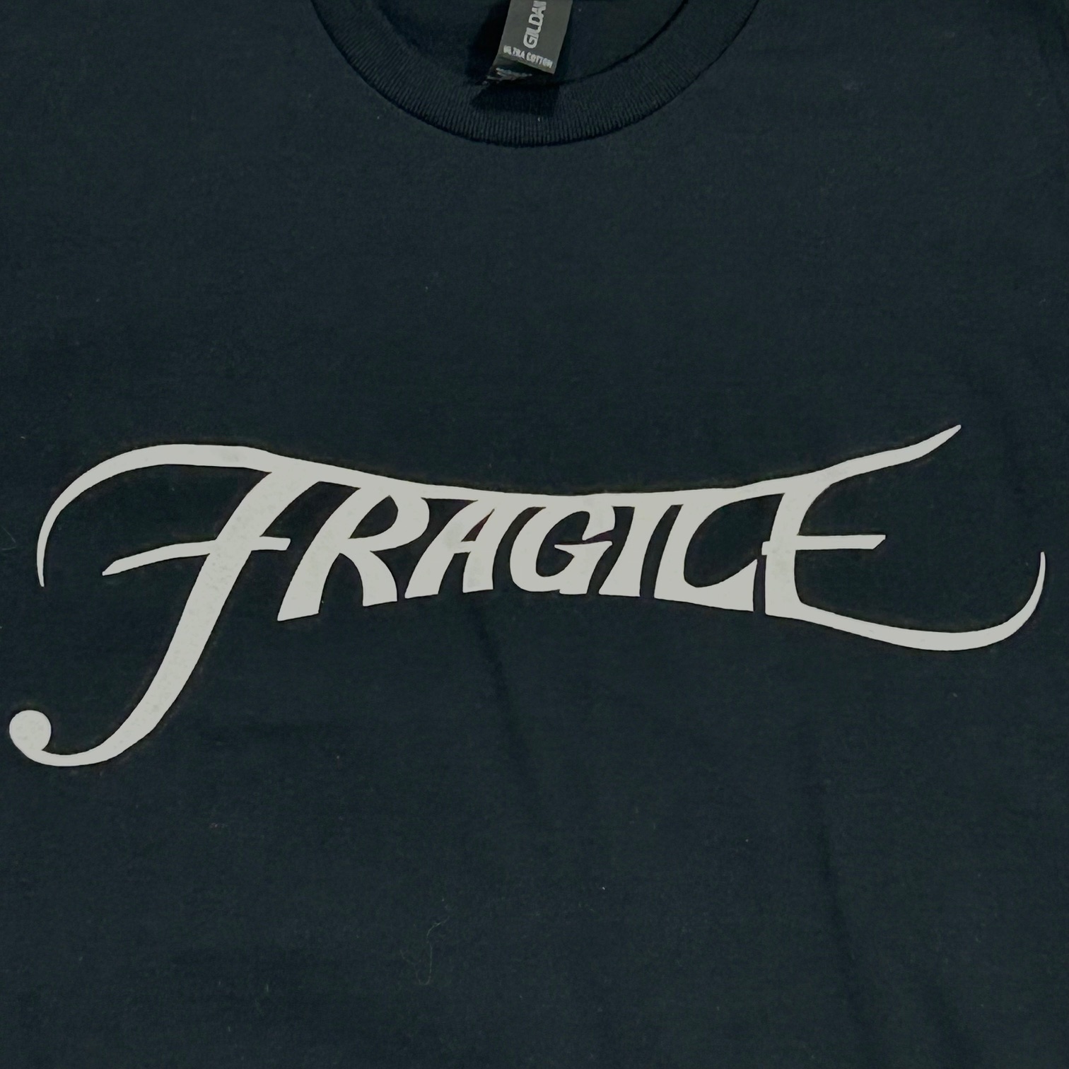 画像: FRAGILE オリジナルロゴ 胸プリント S/S tee color:[black] size:[M]※サイズ感は日本国内メーカーの商品よりもやや大きめです
